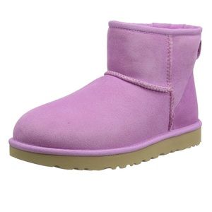 Ugg girls mini lilac size 4 girls women 6 EUC worn once